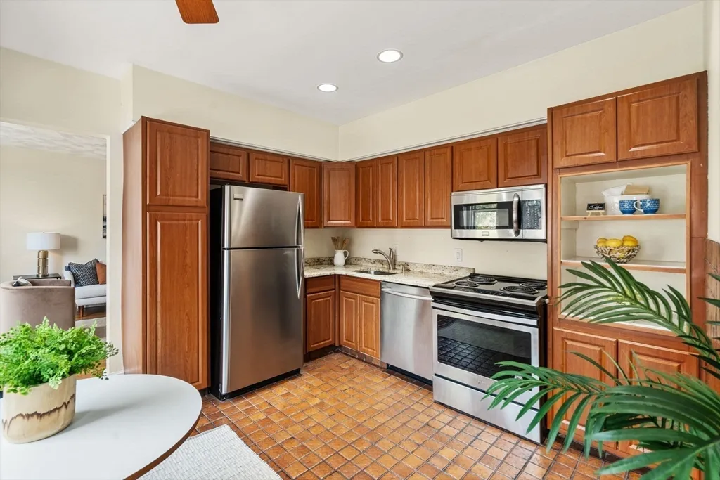 1 bed, 1 bath apartment for rent at 37 Saint Paul St Unit 3, Coolidge Corner — photo 3 of 13