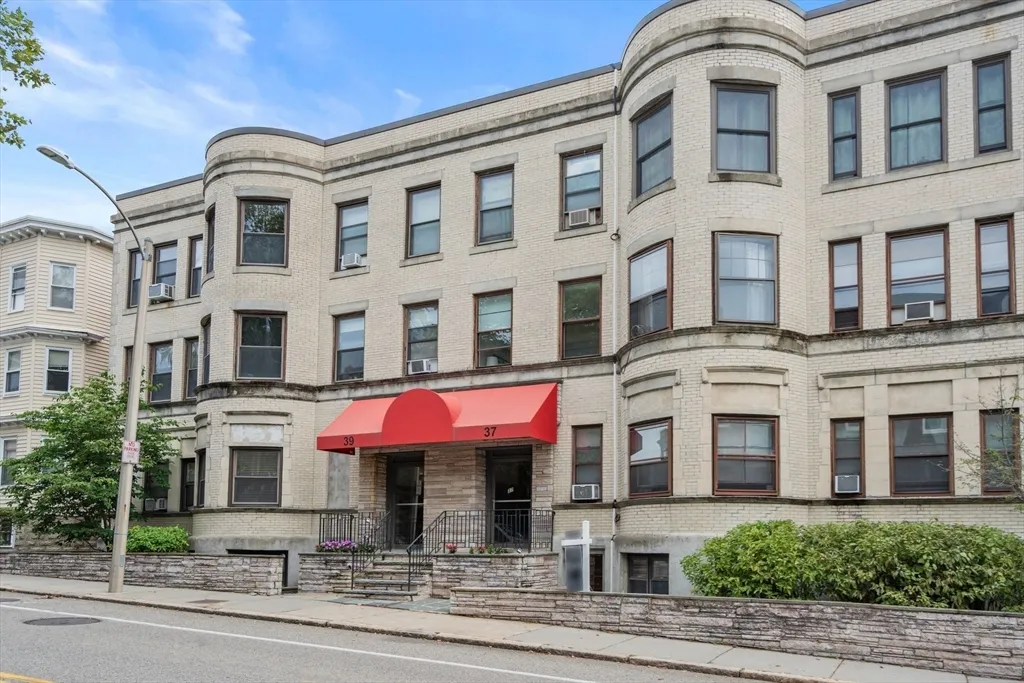 1 bed, 1 bath apartment for rent at 37 Saint Paul St Unit 3, Coolidge Corner — photo 13 of 13