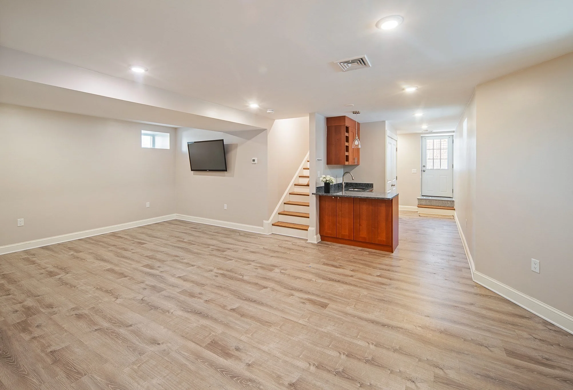 4 bed, 3 bath apartment for rent at 37 Sheridan Ave Unit 1, Glenwood — photo 13 of 18