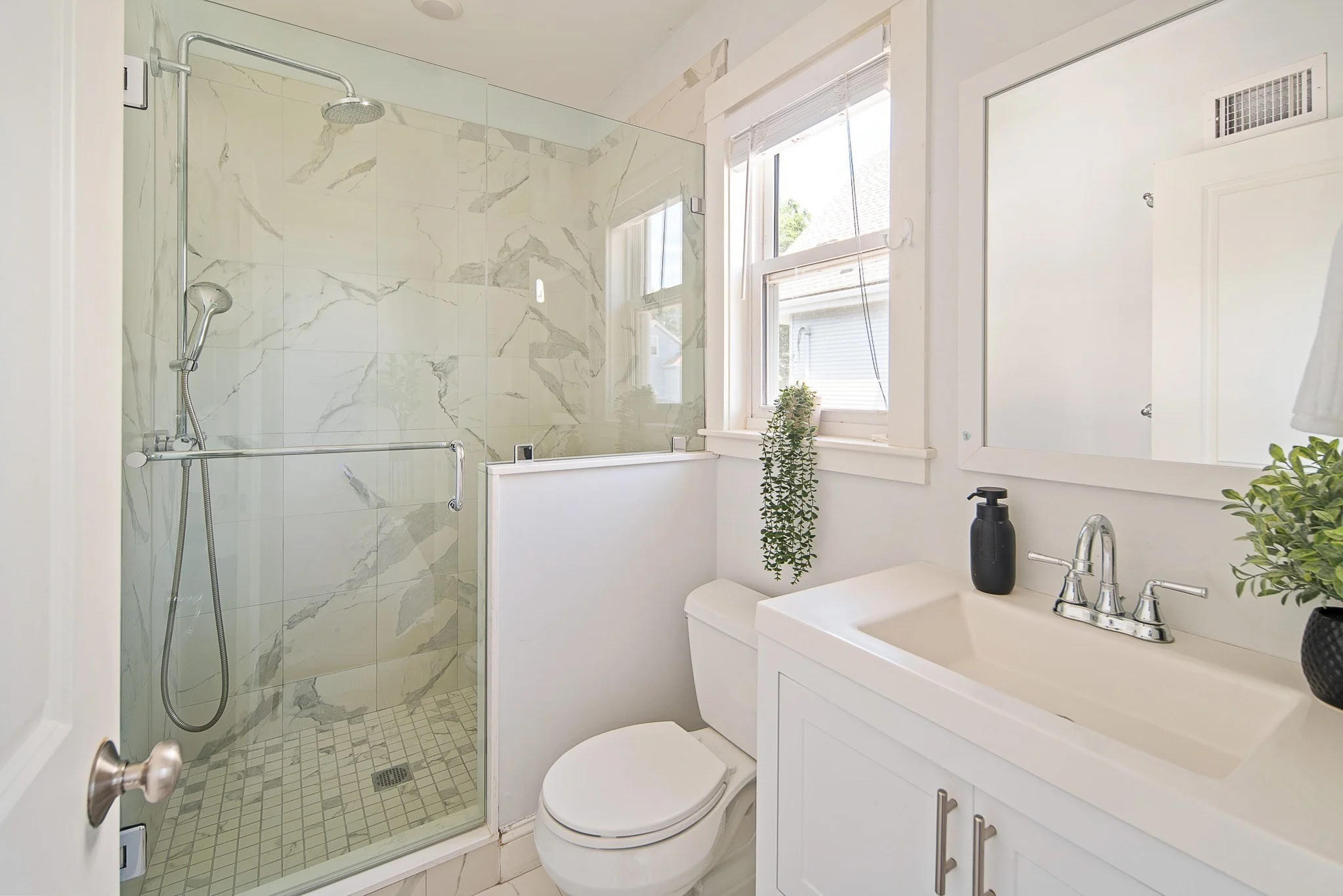 4 bed, 3 bath apartment for rent at 37 Sheridan Ave Unit 1, Glenwood — photo 12 of 18