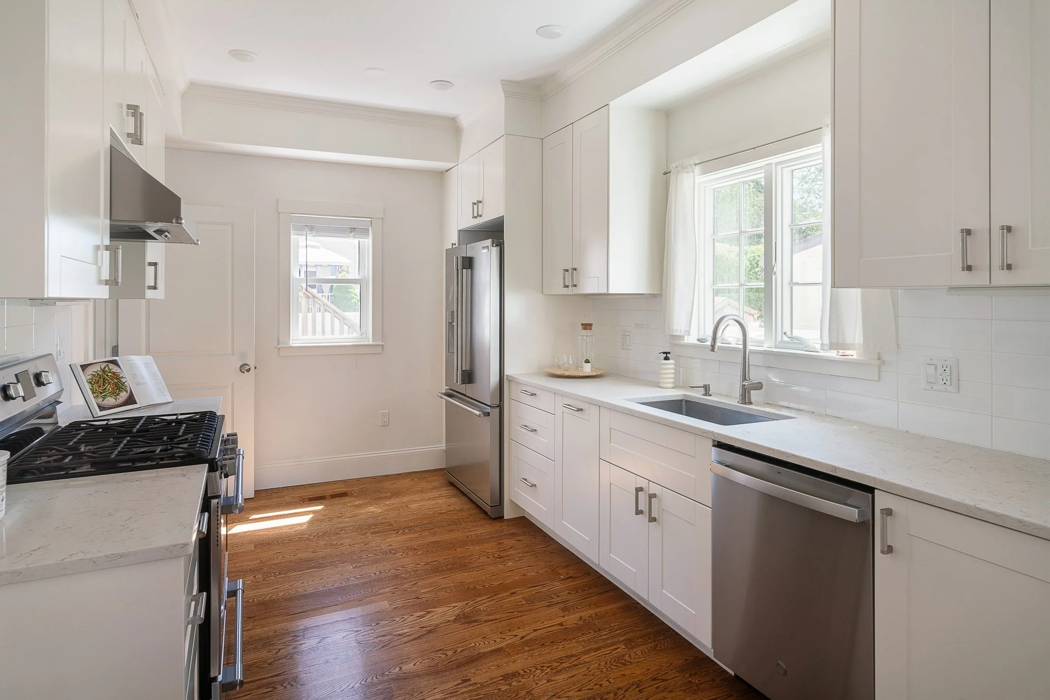4 bed, 3 bath apartment for rent at 37 Sheridan Ave Unit 1, Glenwood — photo 3 of 18