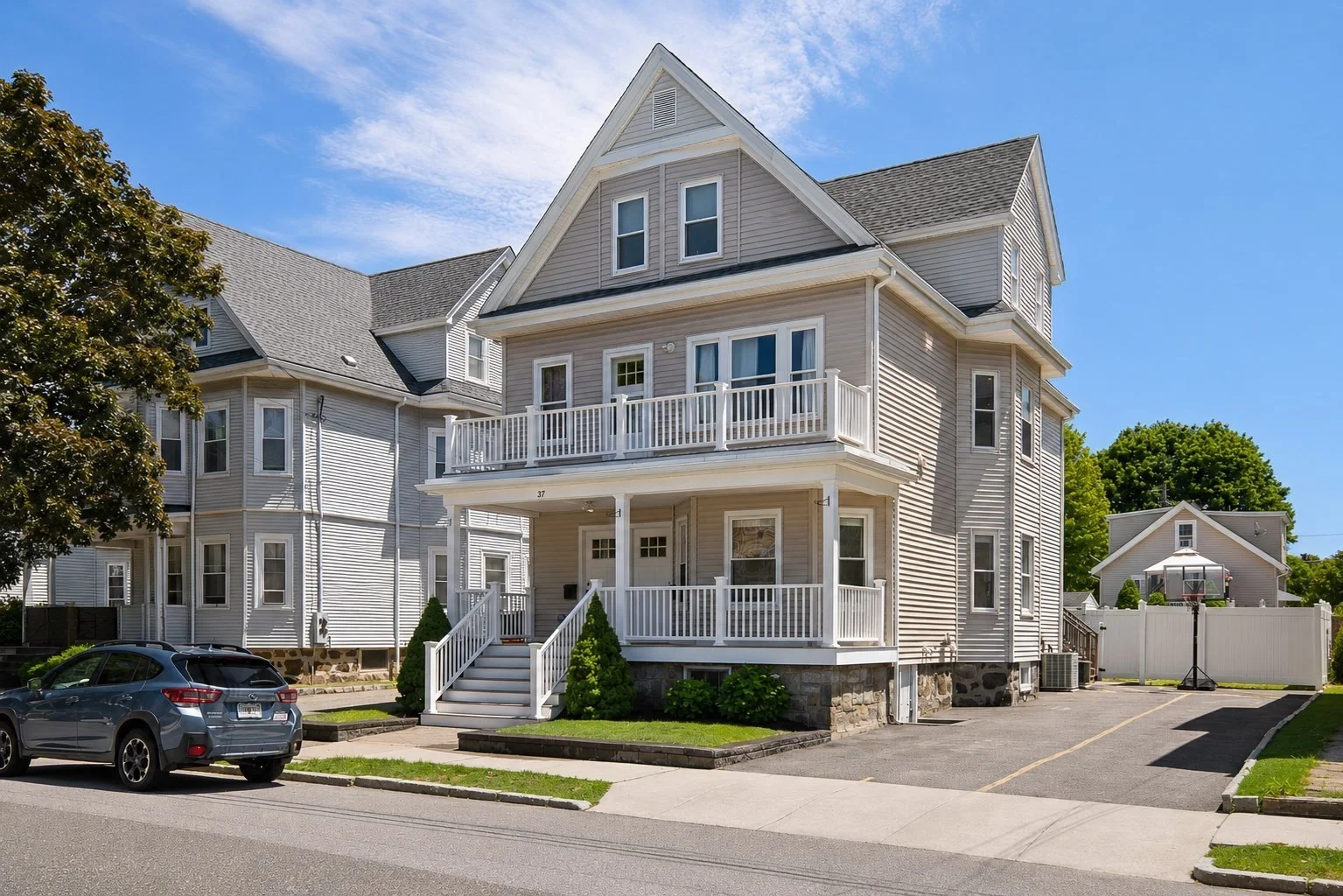4 bed, 3 bath apartment for rent at 37 Sheridan Ave Unit 1, Glenwood