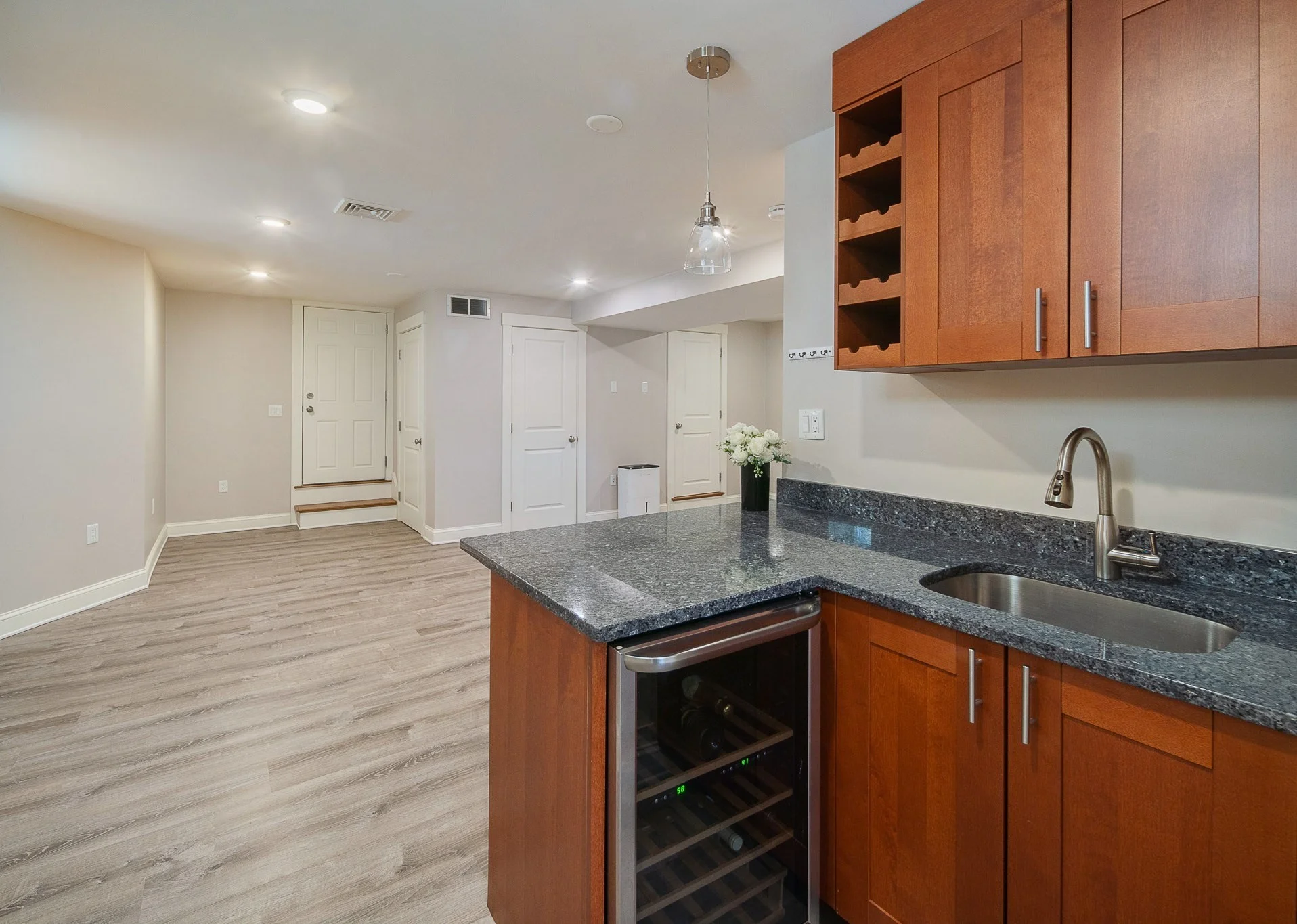 4 bed, 3 bath apartment for rent at 37 Sheridan Ave Unit 1, Glenwood — photo 14 of 18