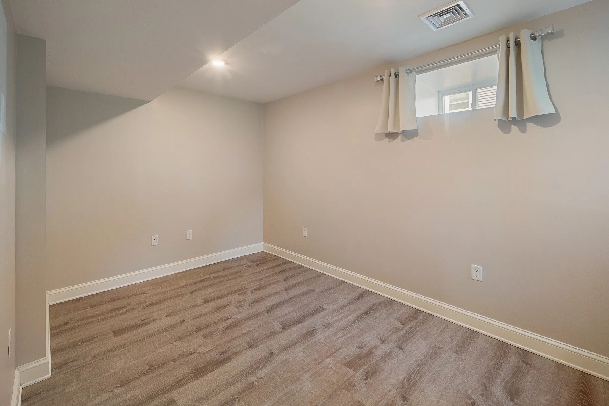 4 bed, 3 bath apartment for rent at 37 Sheridan Ave Unit 1, Glenwood — photo 15 of 18