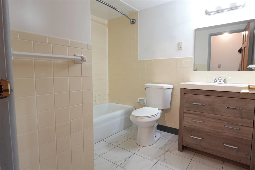 2 bed, 1 bath apartment for rent at 37 Skyline Dr Unit 11, Braintree — photo 9 of 18