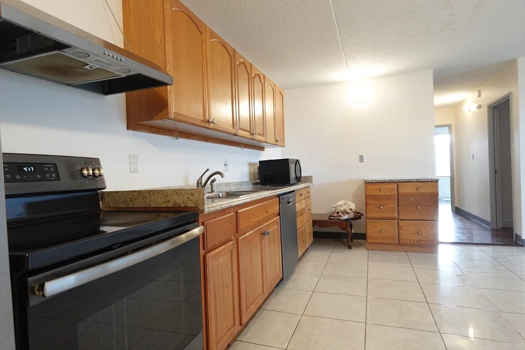 2 bed, 1 bath apartment for rent at 37 Skyline Dr Unit 11, Braintree — photo 4 of 18