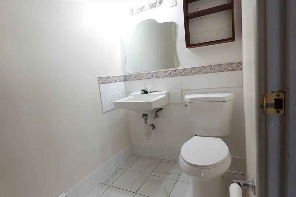 2 bed, 1 bath apartment for rent at 37 Skyline Dr Unit 11, Braintree — photo 13 of 18