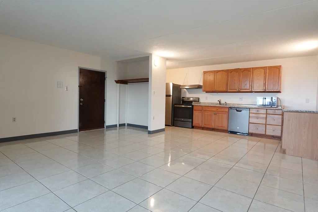 2 bed, 1 bath apartment for rent at 37 Skyline Dr Unit 11, Braintree — photo 5 of 18
