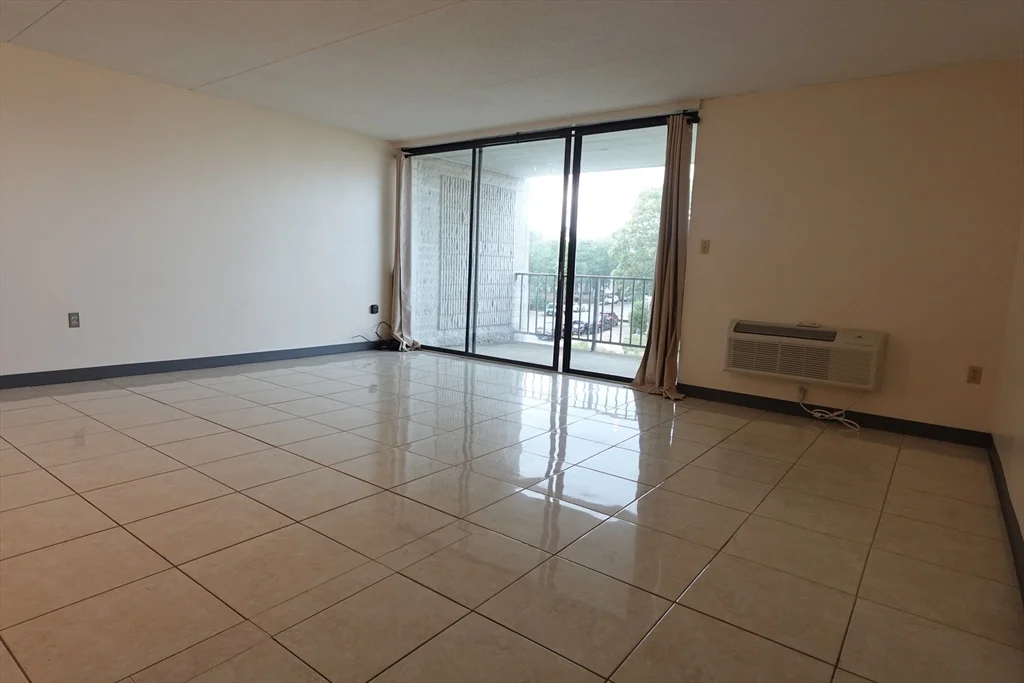 2 bed, 1 bath apartment for rent at 37 Skyline Dr Unit 11, Braintree — photo 3 of 18