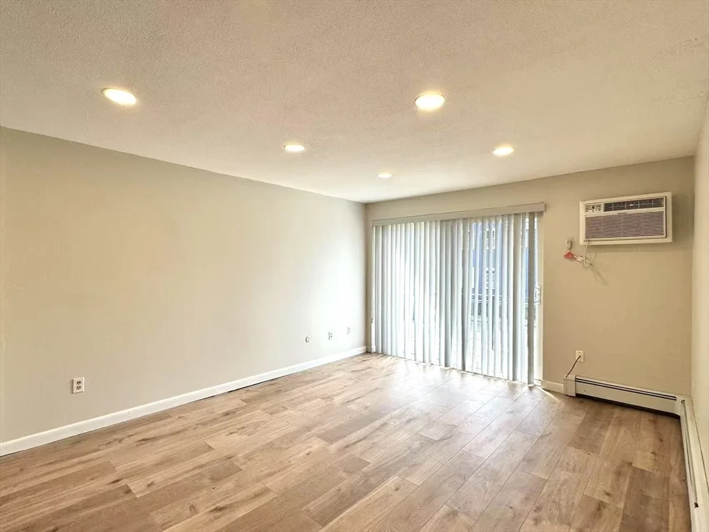 2 bed, 1 bath apartment for rent at 37 South St Unit 7, Medford — photo 4 of 9
