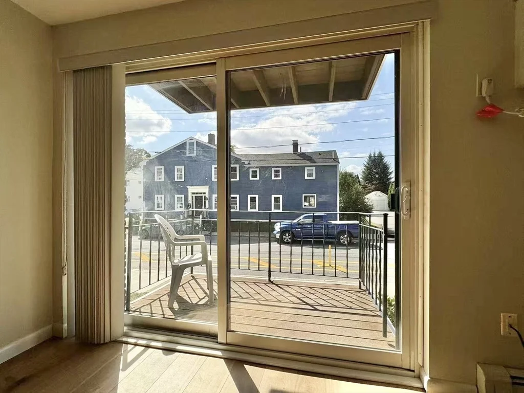 2 bed, 1 bath apartment for rent at 37 South St Unit 7, Medford — photo 5 of 9