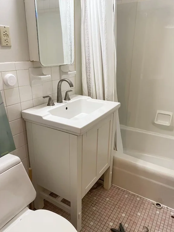 2 bed, 1 bath apartment for rent at 37 South St Unit 7, Medford — photo 6 of 9