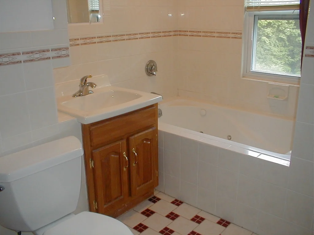 4 bed, 3 bath apartment for rent at 37 Spring St Unit 37, Lexington — photo 18 of 23