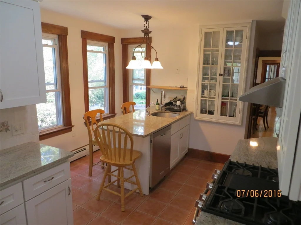 4 bed, 3 bath apartment for rent at 37 Spring St Unit 37, Lexington — photo 2 of 23