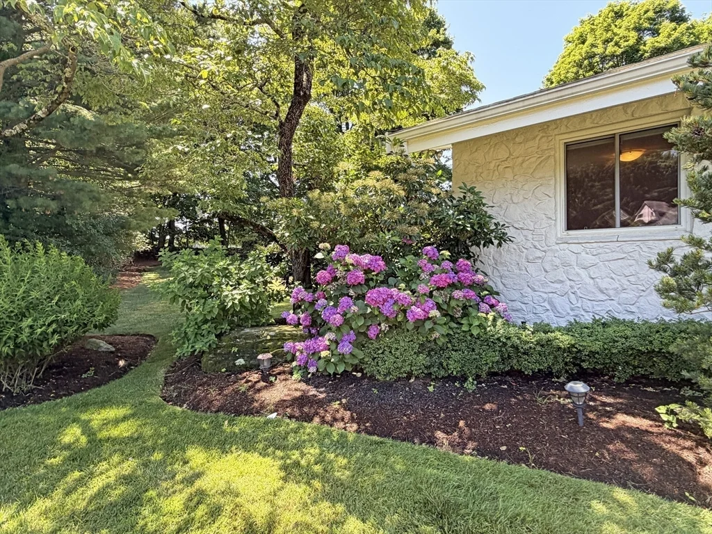3 bed, 3 bath apartment for rent at 37 Stephen Pl, Oak Hill — photo 41 of 42