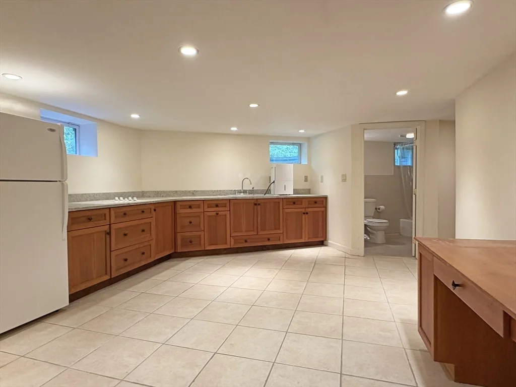 3 bed, 3 bath apartment for rent at 37 Stephen Pl, Oak Hill — photo 28 of 42