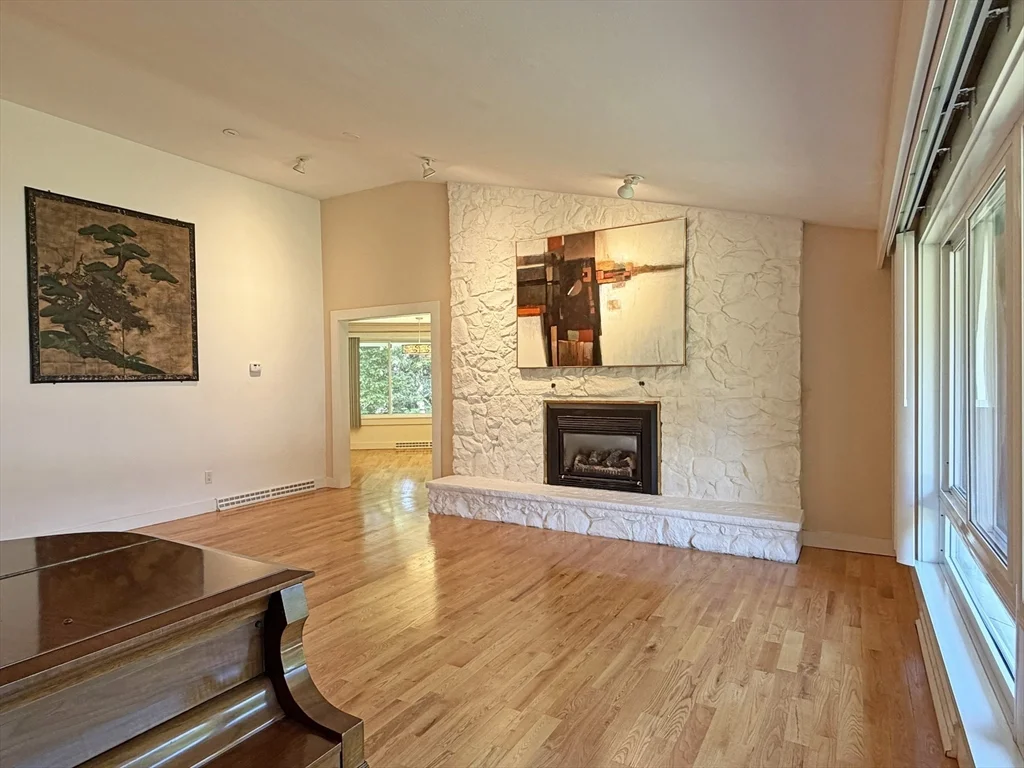 3 bed, 3 bath apartment for rent at 37 Stephen Pl, Oak Hill — photo 9 of 42