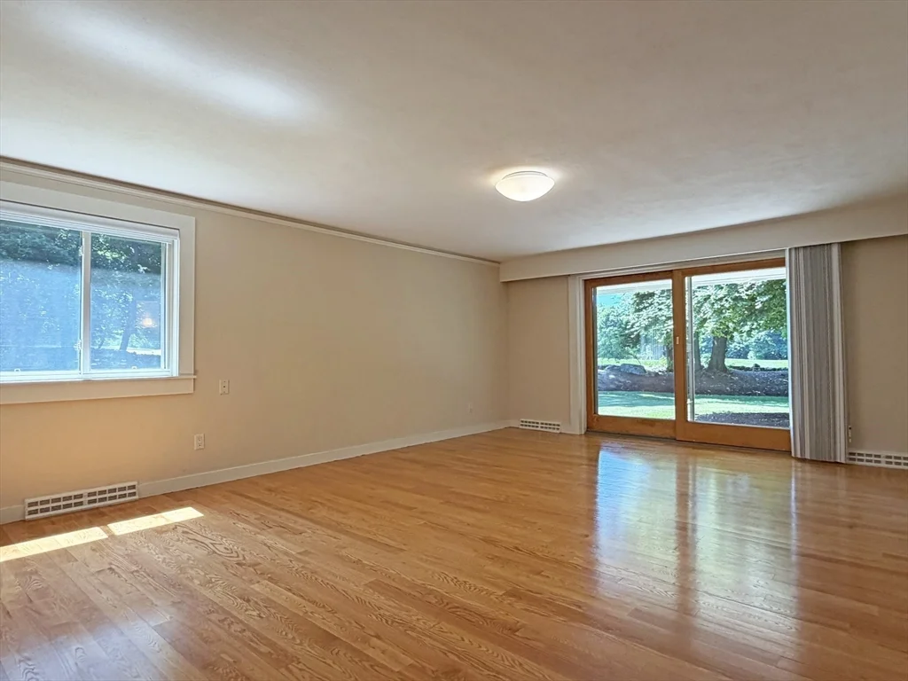 3 bed, 3 bath apartment for rent at 37 Stephen Pl, Oak Hill — photo 20 of 42