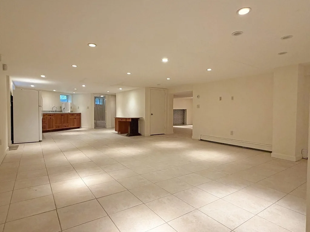 3 bed, 3 bath apartment for rent at 37 Stephen Pl, Oak Hill — photo 29 of 42