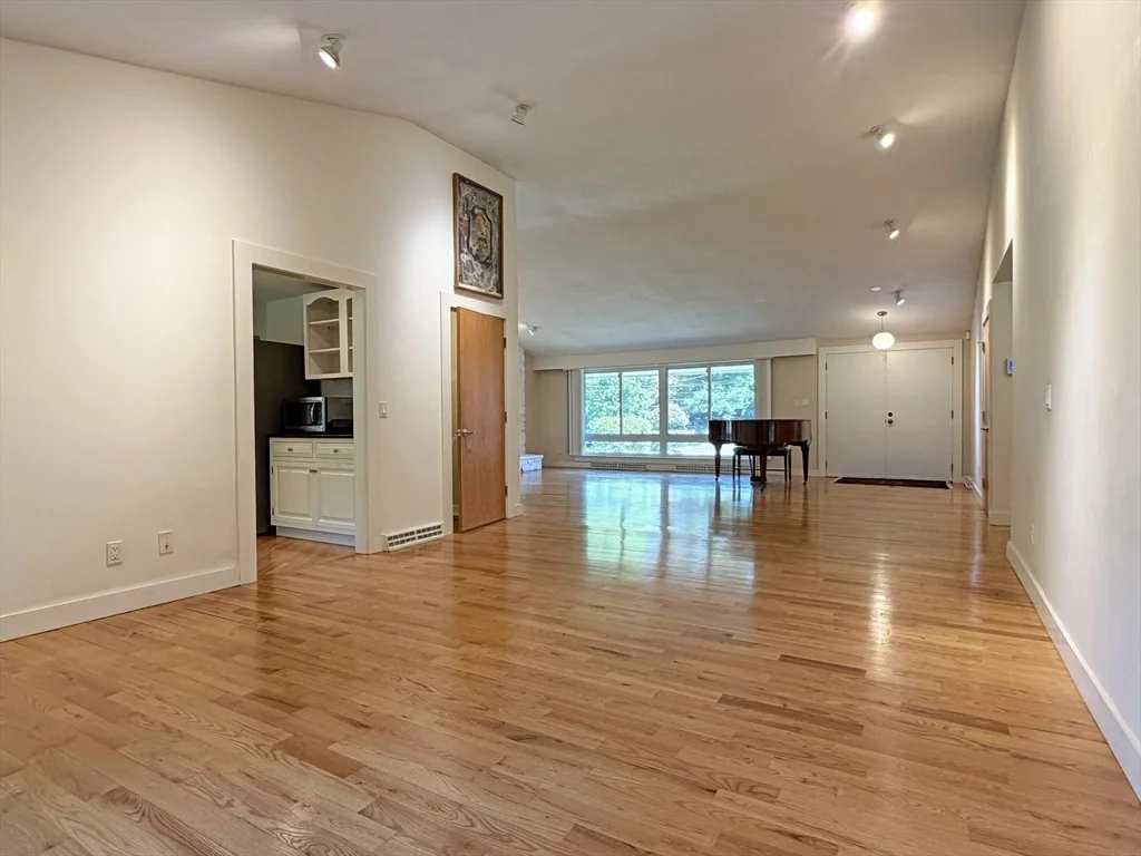 3 bed, 3 bath apartment for rent at 37 Stephen Pl, Oak Hill — photo 11 of 42