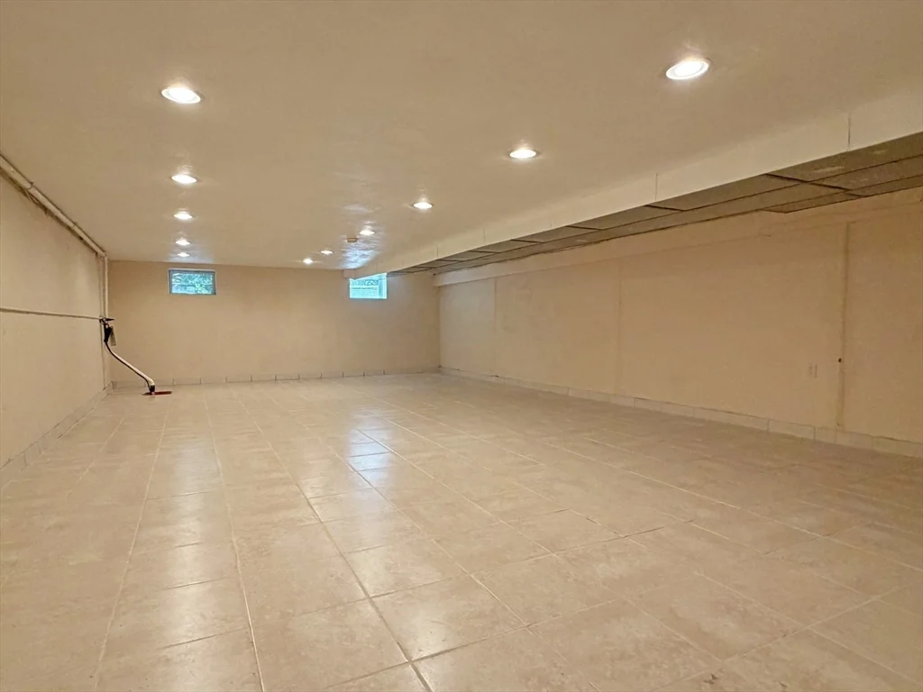 3 bed, 3 bath apartment for rent at 37 Stephen Pl, Oak Hill — photo 32 of 42