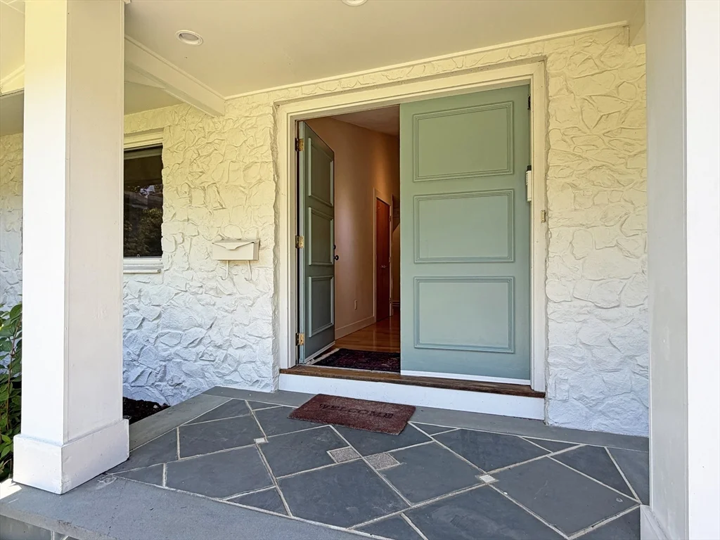 3 bed, 3 bath apartment for rent at 37 Stephen Pl, Oak Hill — photo 6 of 42