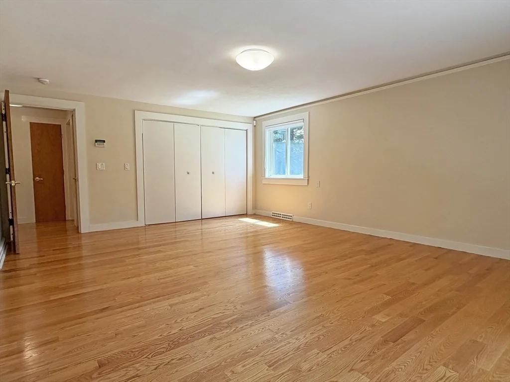 3 bed, 3 bath apartment for rent at 37 Stephen Pl, Oak Hill — photo 21 of 42