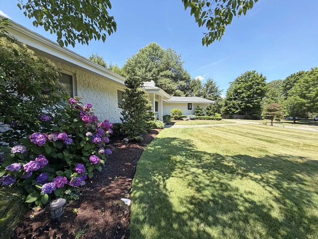 3 bed, 3 bath apartment for rent at 37 Stephen Pl, Oak Hill — photo 5 of 42