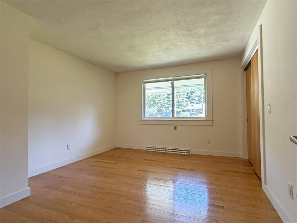 3 bed, 3 bath apartment for rent at 37 Stephen Pl, Oak Hill — photo 25 of 42