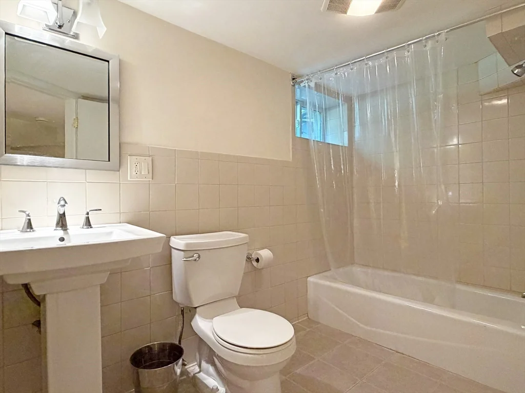 3 bed, 3 bath apartment for rent at 37 Stephen Pl, Oak Hill — photo 33 of 42