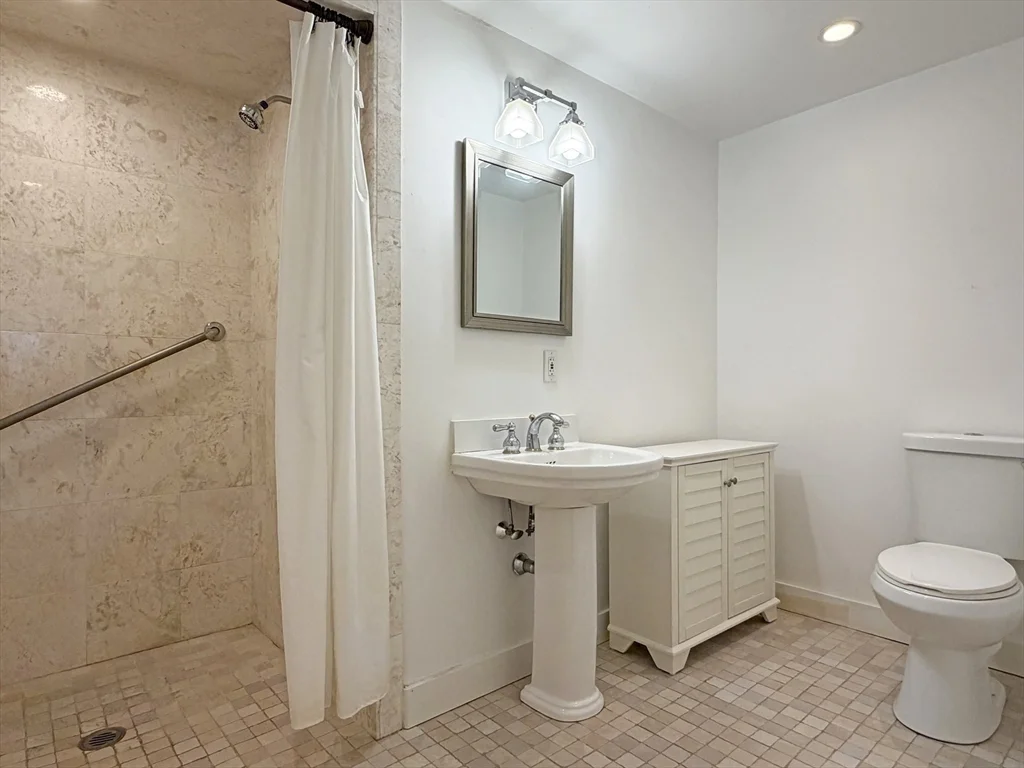 3 bed, 3 bath apartment for rent at 37 Stephen Pl, Oak Hill — photo 18 of 42