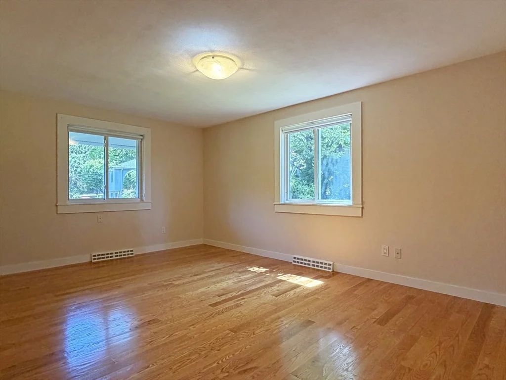 3 bed, 3 bath apartment for rent at 37 Stephen Pl, Oak Hill — photo 24 of 42