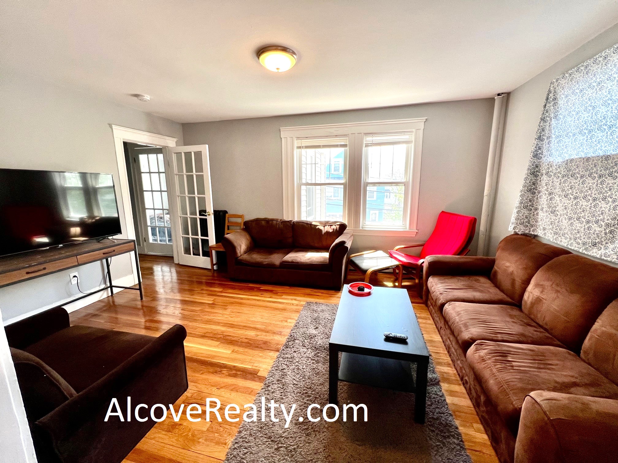 5 bed, 2 bath apartment for rent at 37 Sterling St Unit 1, West Somerville — photo 2 of 20