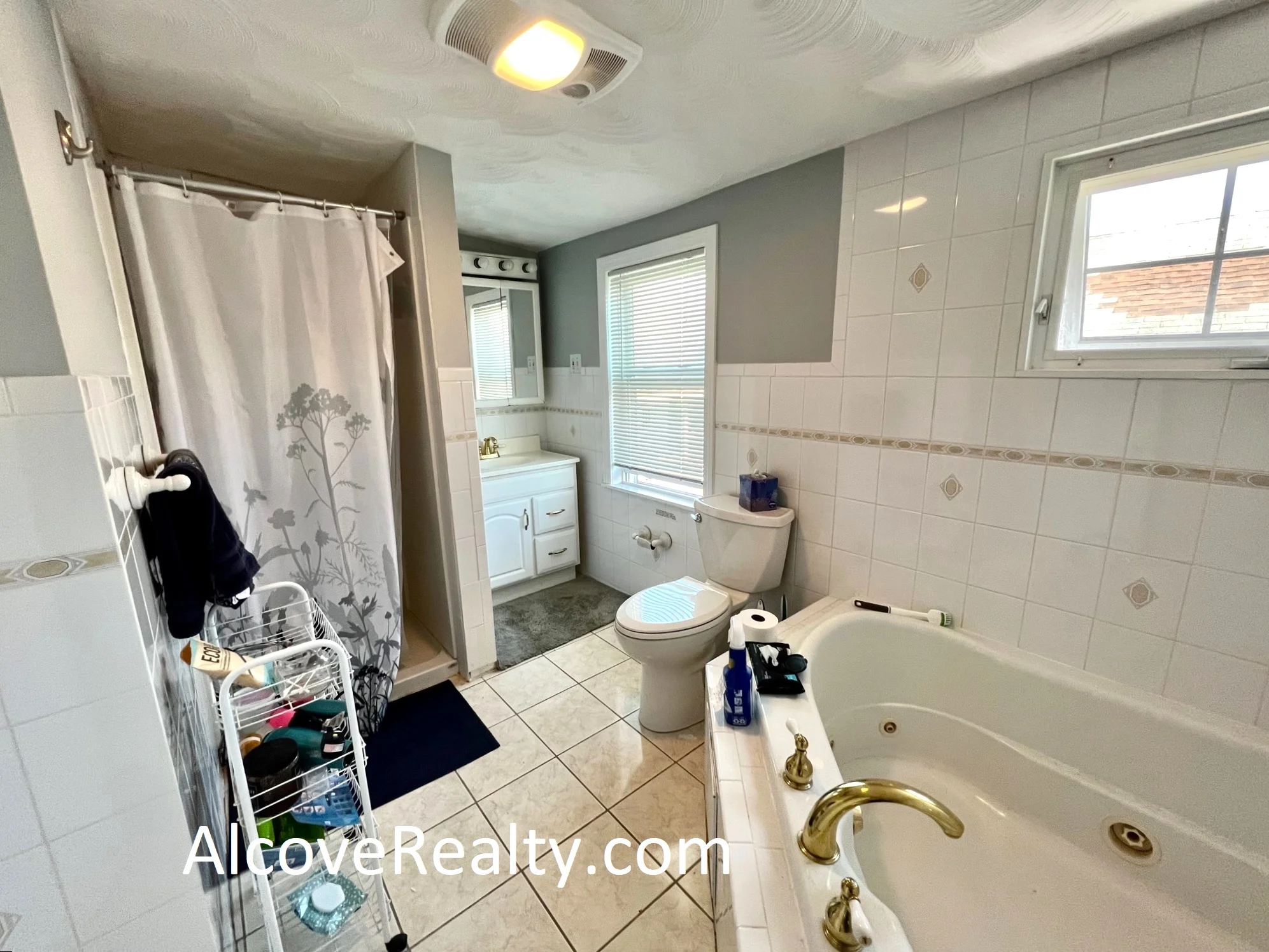 5 bed, 2 bath apartment for rent at 37 Sterling St Unit 2, West Somerville — photo 13 of 15
