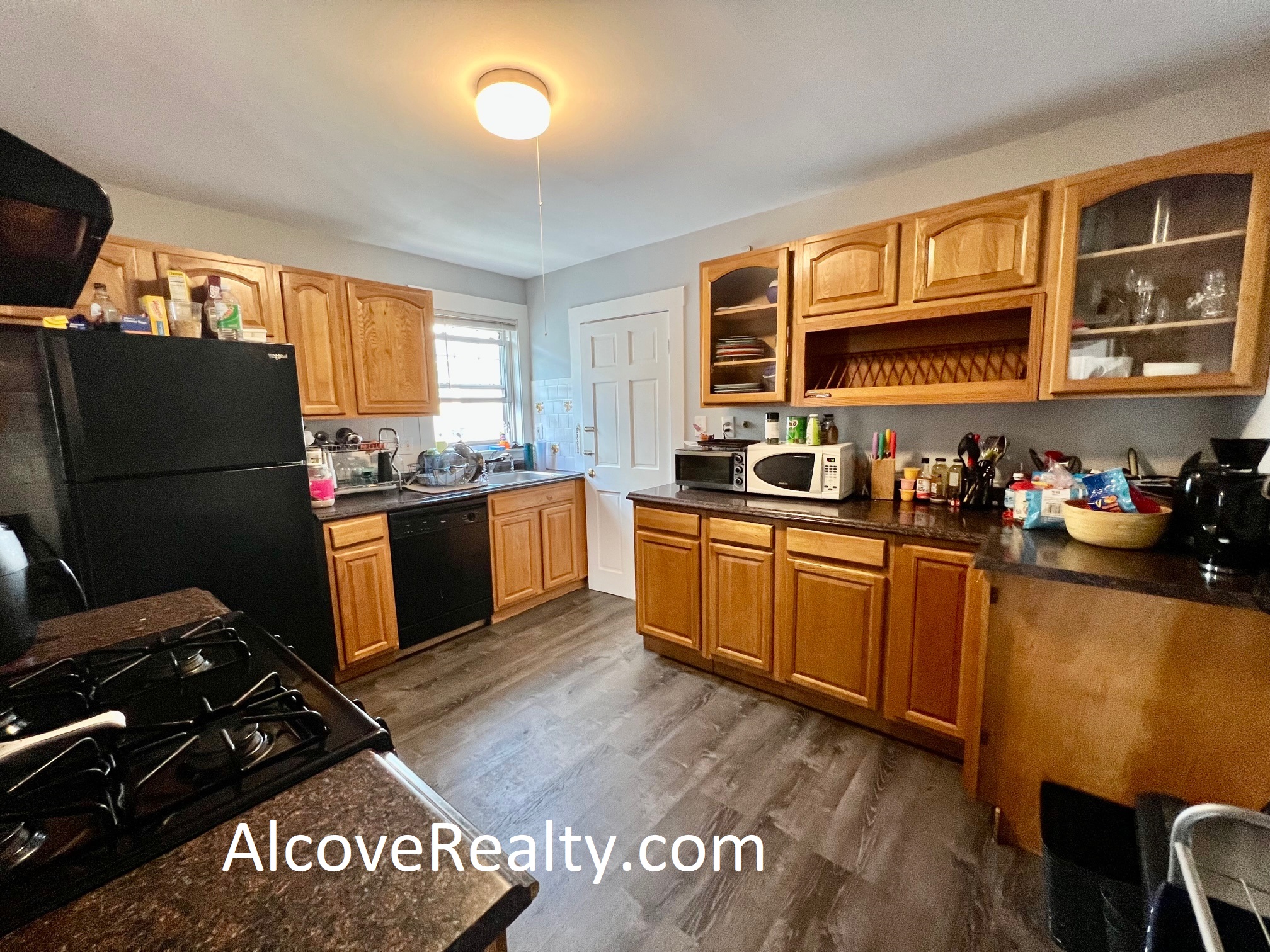 5 bed, 2 bath apartment for rent at 37 Sterling St Unit B, West Somerville — photo 4 of 15