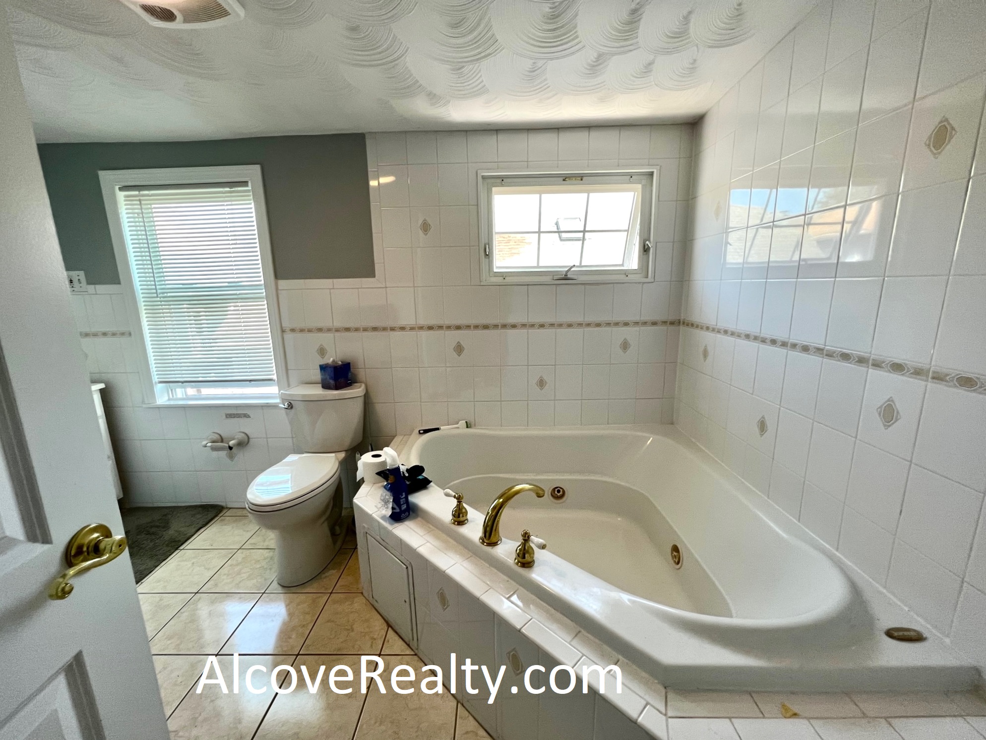 5 bed, 2 bath apartment for rent at 37 Sterling St Unit B, West Somerville — photo 12 of 15