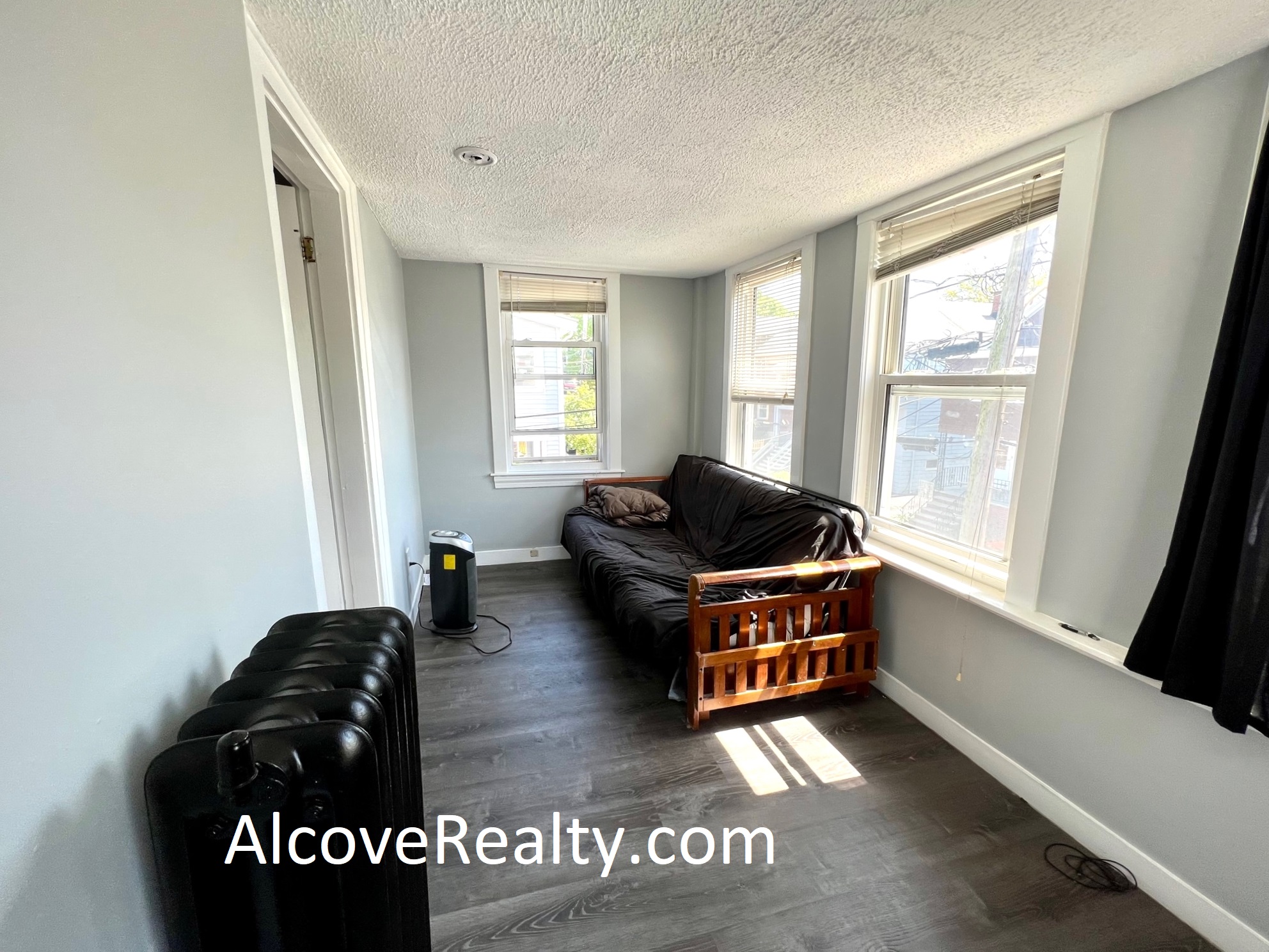 5 bed, 2 bath apartment for rent at 37 Sterling St Unit B, West Somerville — photo 6 of 15