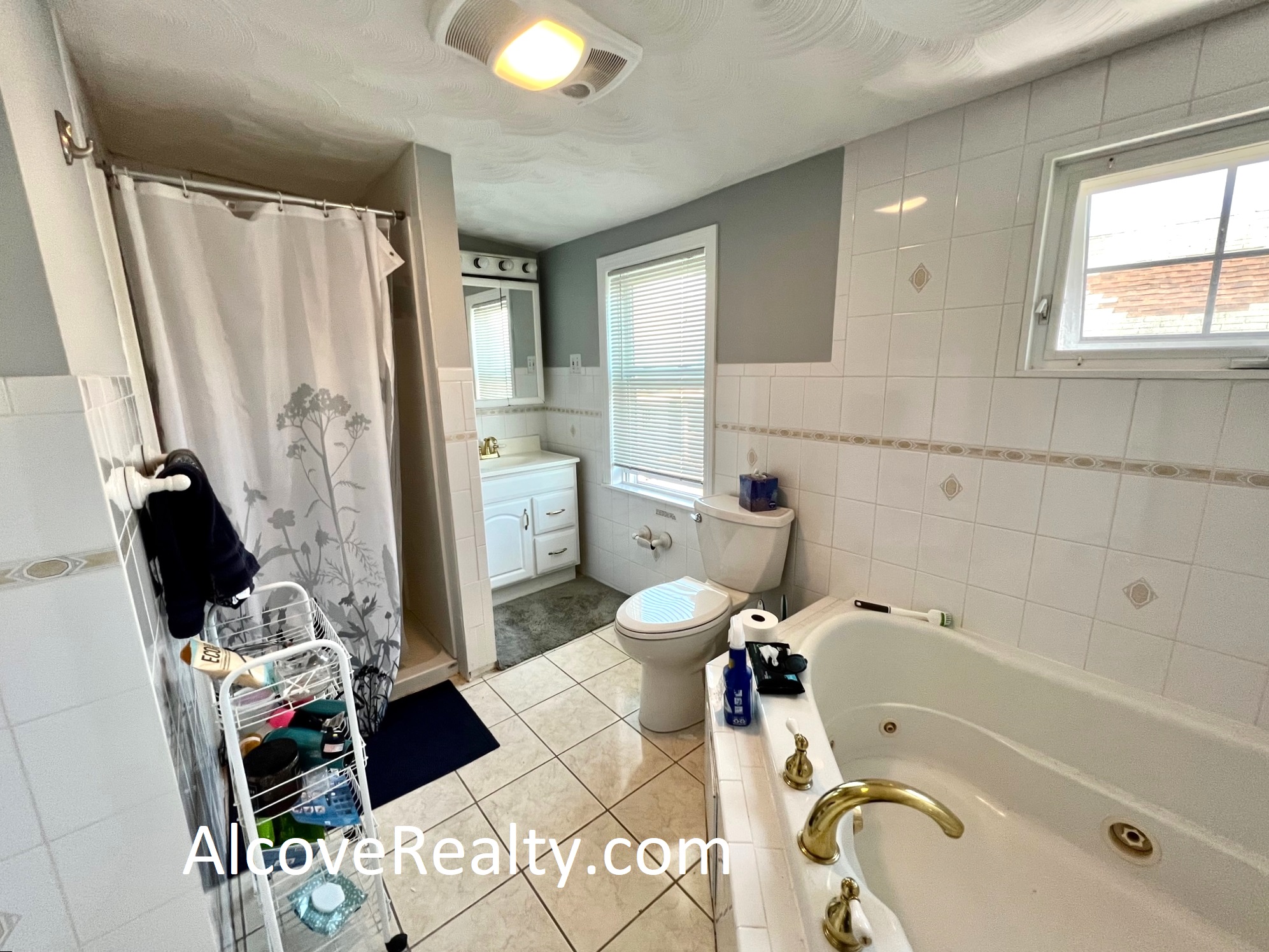 5 bed, 2 bath apartment for rent at 37 Sterling St Unit B, West Somerville — photo 13 of 15