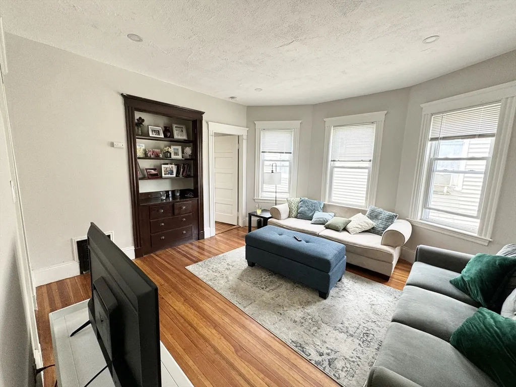 3 bed, 1 bath apartment for rent at 37 Sudan St Unit 3, Boston — photo 3 of 7