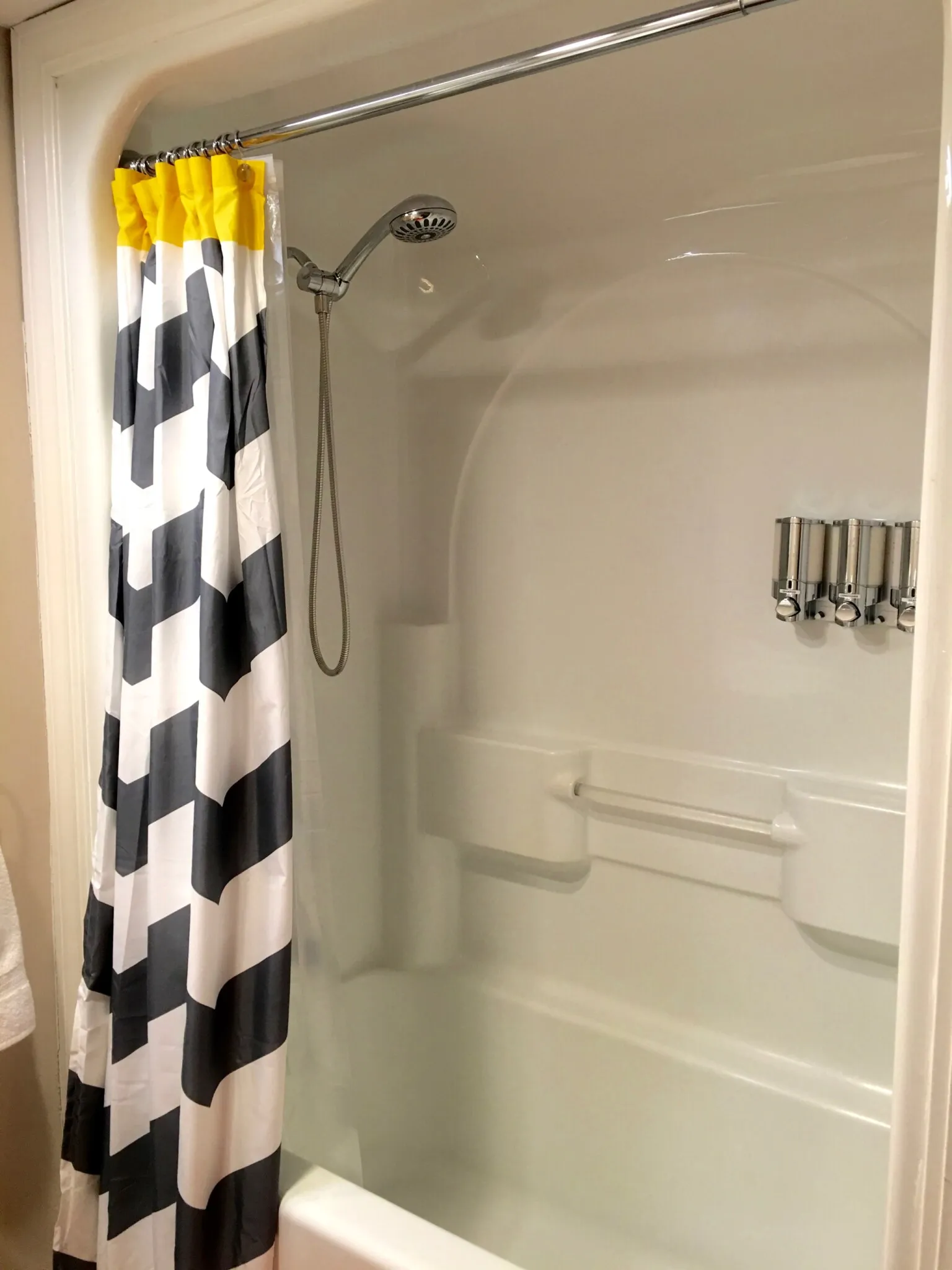 3 bed, 2 bath apartment for rent at 37 Telegraph St Unit 1, South Boston — photo 18 of 47