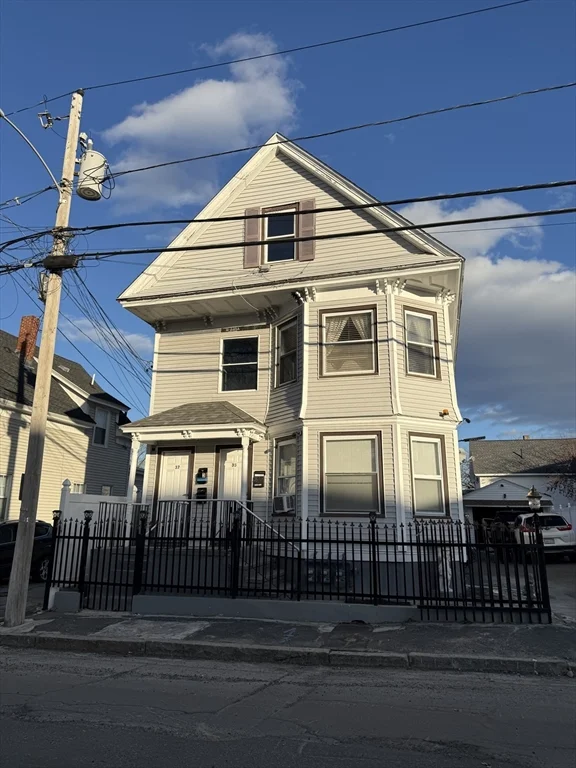 1 bed, 1 bath apartment for rent at 37 Tenney St Unit 3, Methuen — photo 1 of 8