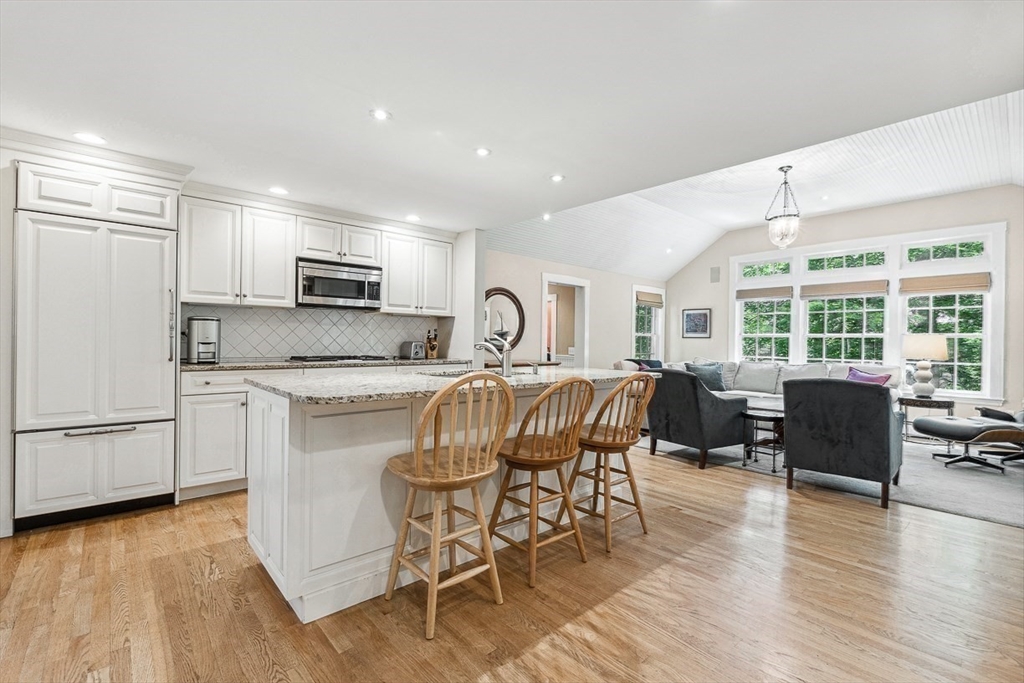 4 bed, 2 bath apartment for rent at 37 Tennyson Rd, Wellesley — photo 4 of 29