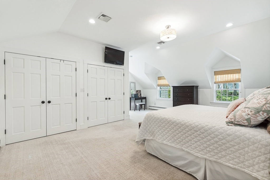 4 bed, 2 bath apartment for rent at 37 Tennyson Rd, Wellesley — photo 17 of 29