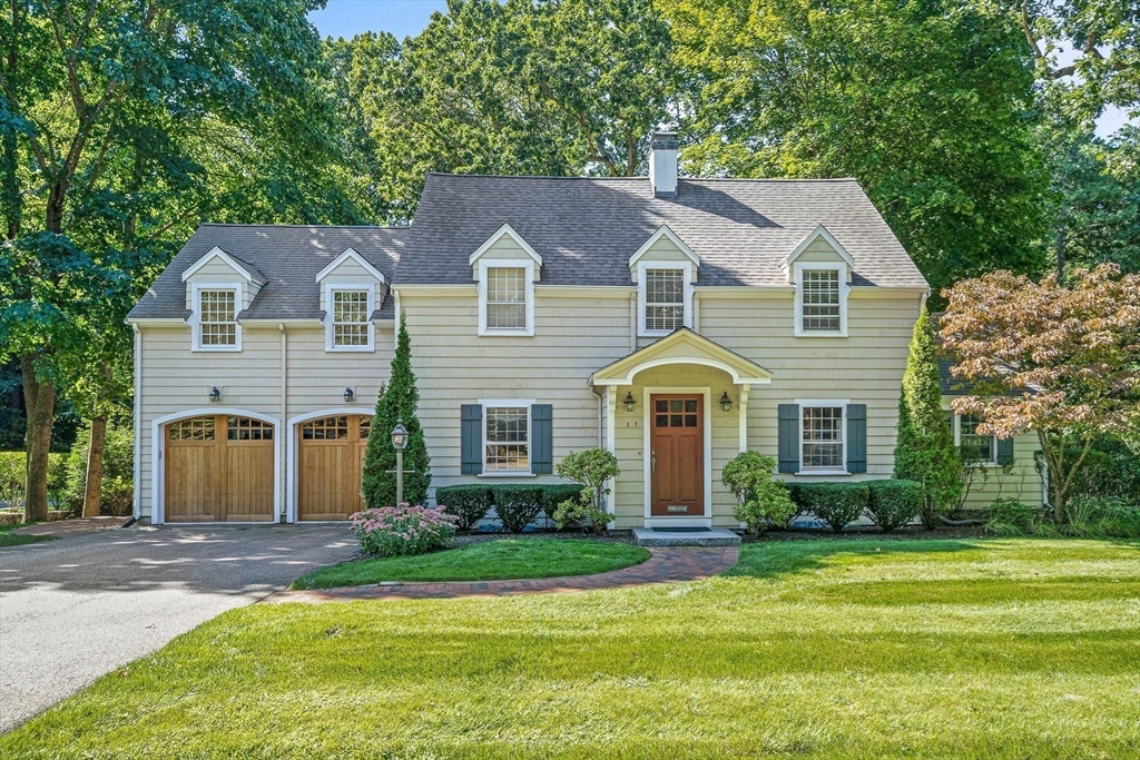 4 bed, 2 bath apartment for rent at 37 Tennyson Rd, Wellesley — photo 1 of 29
