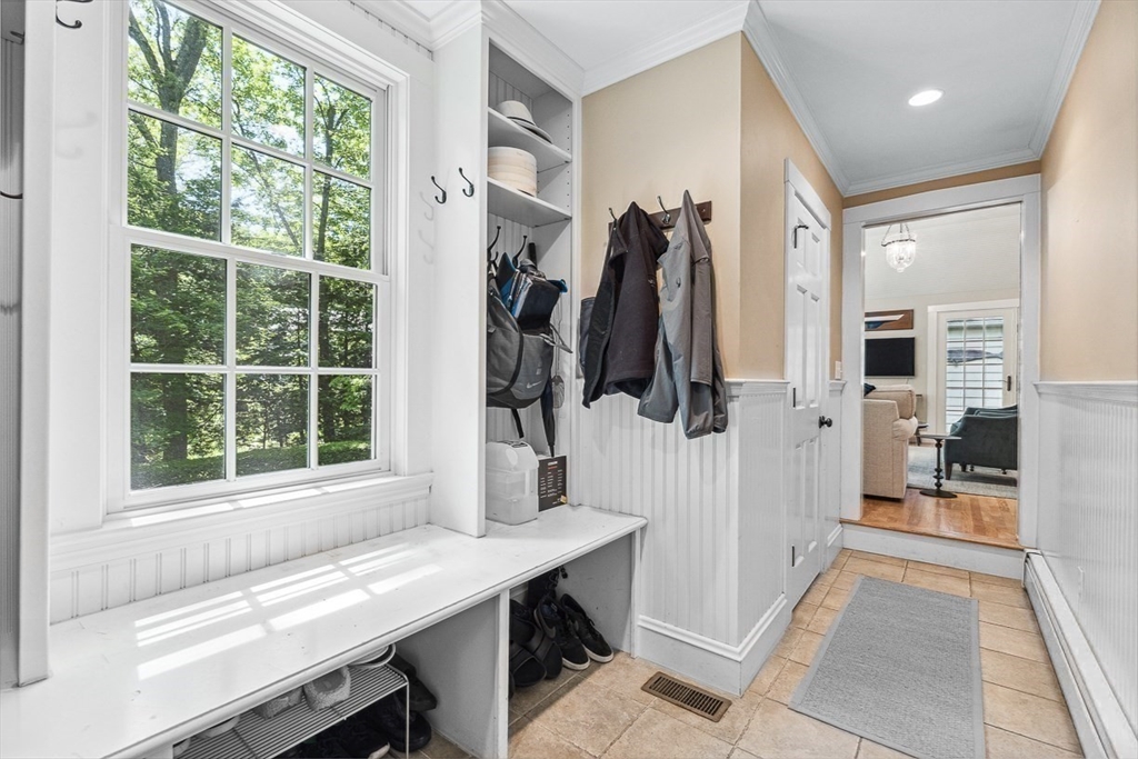 4 bed, 2 bath apartment for rent at 37 Tennyson Rd, Wellesley — photo 23 of 29