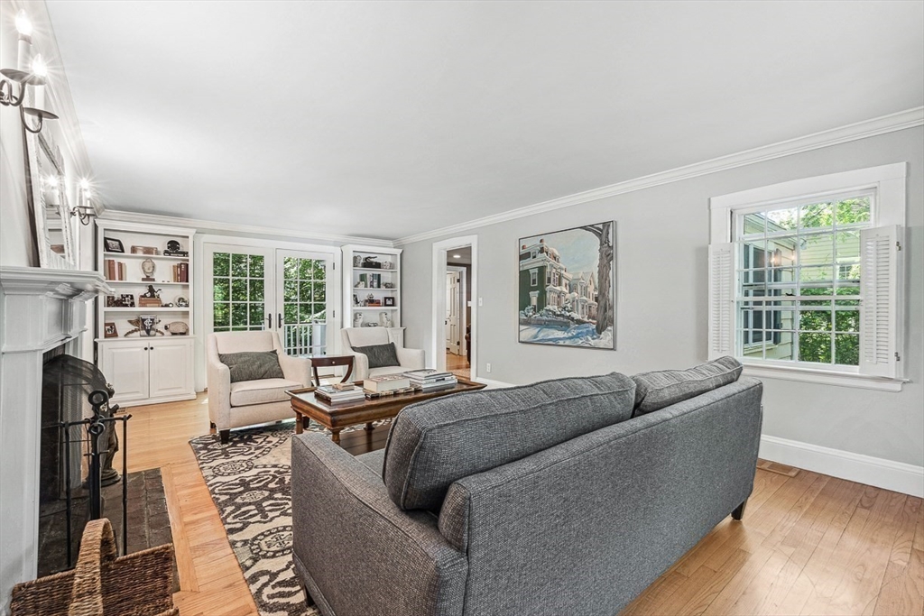 4 bed, 2 bath apartment for rent at 37 Tennyson Rd, Wellesley — photo 2 of 29