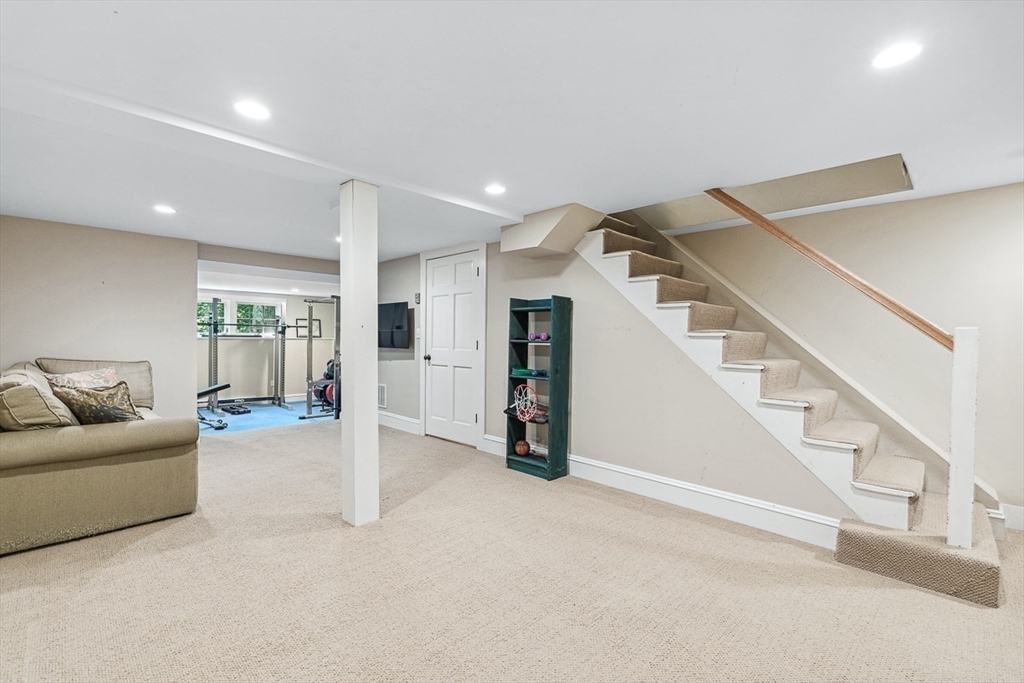 4 bed, 2 bath apartment for rent at 37 Tennyson Rd, Wellesley — photo 25 of 29