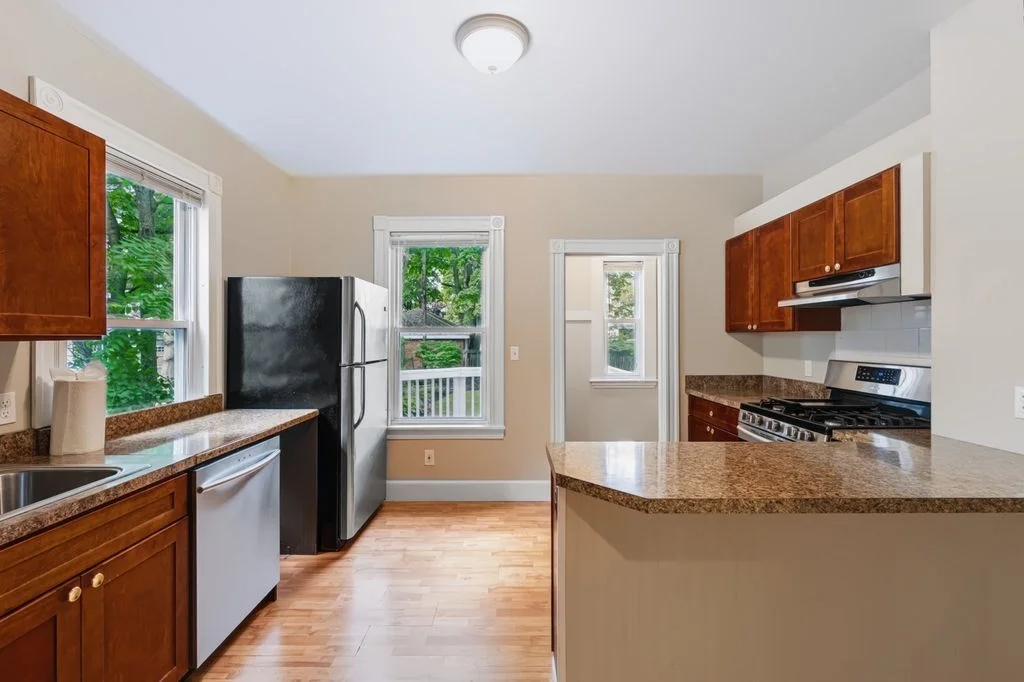 3 bed, 1 bath apartment for rent at 37 Thorndinke St Unit 37, Beverly — photo 3 of 32