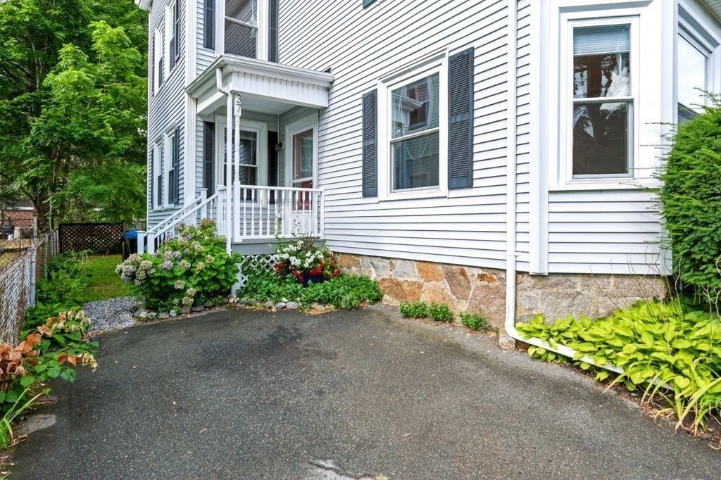 3 bed, 1 bath apartment for rent at 37 Thorndinke St Unit 37, Beverly — photo 26 of 32