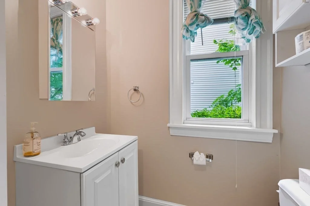 3 bed, 1 bath apartment for rent at 37 Thorndinke St Unit 37, Beverly — photo 7 of 32
